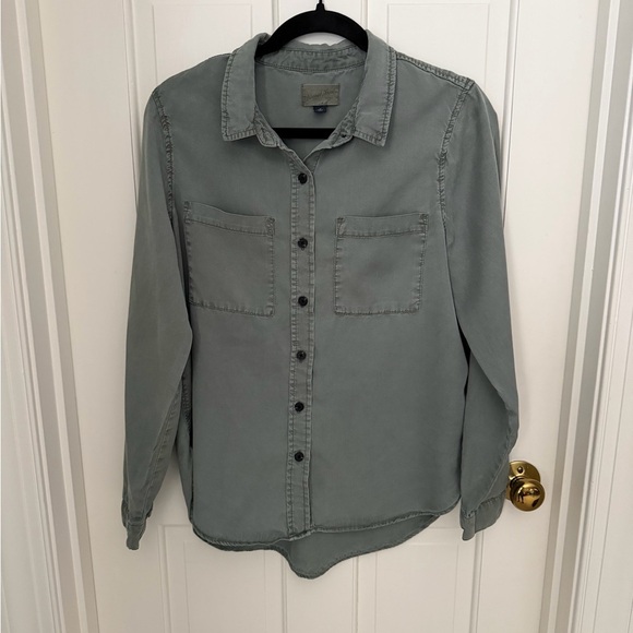 Universal Thread Tops - Universal Thread Light Gray Button-Up Shirt
